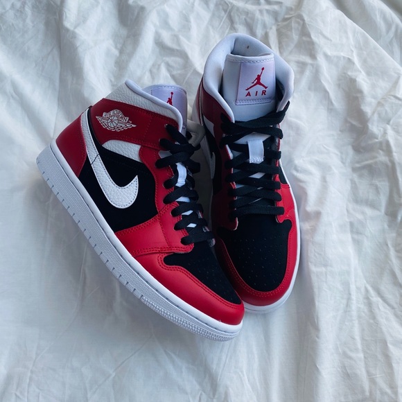 Women’s Air Jordan 1 Mid - Picture 8 of 11